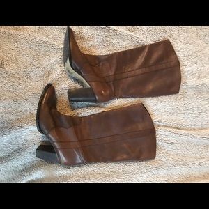 Women’s boots, size 9.5